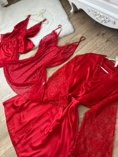 Kırmızı Sabahlık Seti