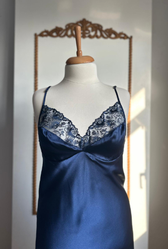 Uzun Askılı Lacivert Saten Gecelik