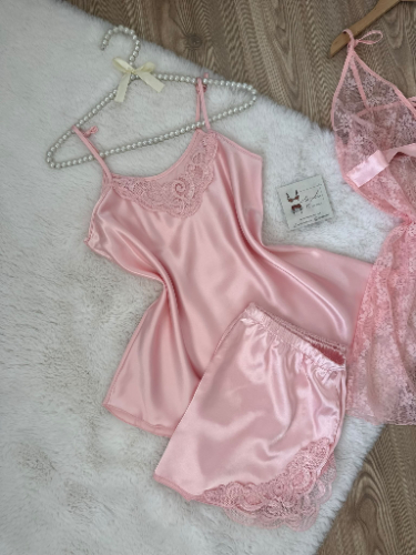 Pembe Şortlu Takım